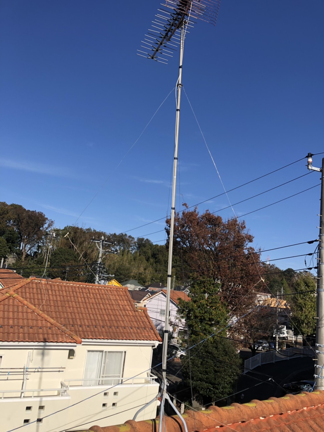 《横浜市戸塚区/テレビアンテナのケーブルの固定し直し》電気べんりドットコム 電気べんりドットコム